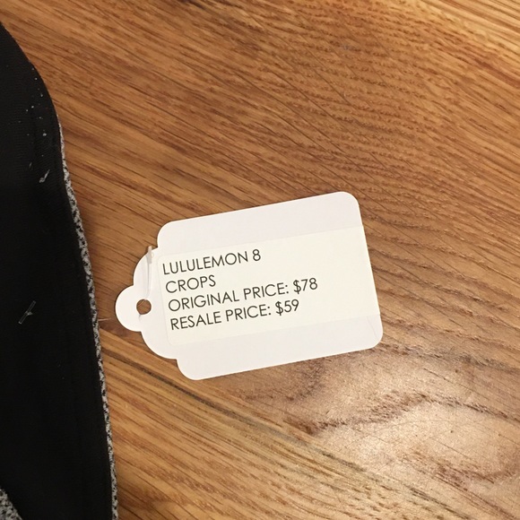 NWT!! LULULEMON CROPPED PANTS - Picture 4 of 4